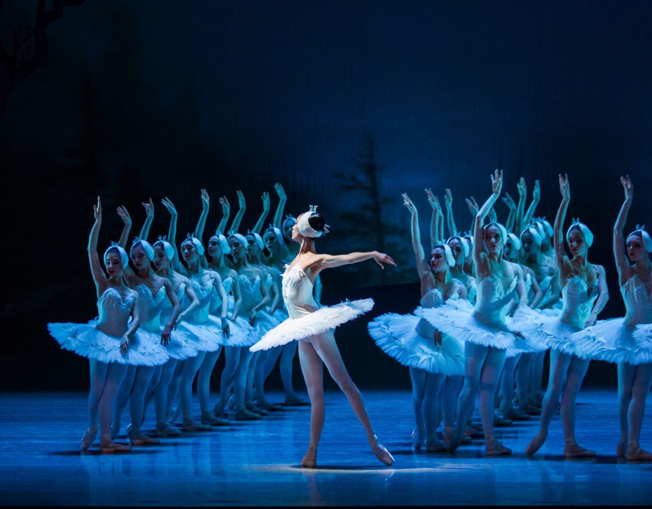 swan-lake-performance-is-breathtaking-the-charlatan-carleton-s