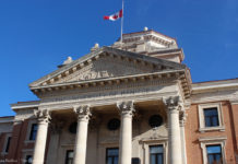 University of Manitoba faculty plan strike for higher salaries