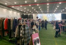 Ottawa Vintage and Antique Market unites community of vendors and thrifters Tables and booths line the inside of Carleton University's Fieldhouse, selling items such as vintage clothes and antique jewelry.