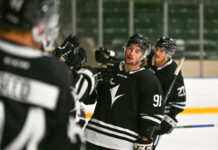Ravens men’s hockey splits first two weekends of action