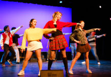 Review: uOttawa Theatre Club’s ‘Heathers’ breathes life into high school archetypes
