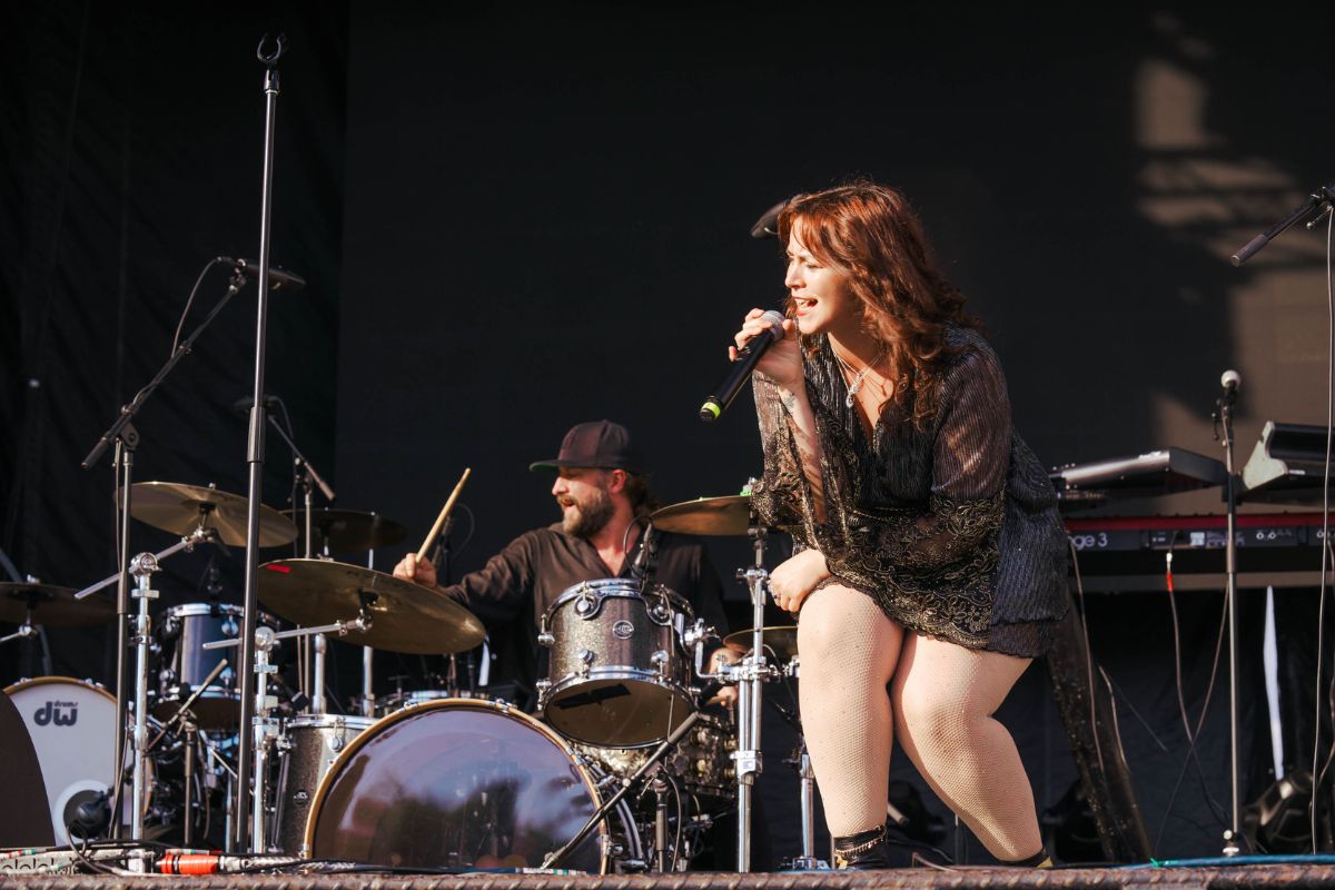 Canadian singer-songwriter Cinzia & The Eclipse shares her energy with the crowd on July 7, 2024. [Photo by Serena Yang via Bluesfest]