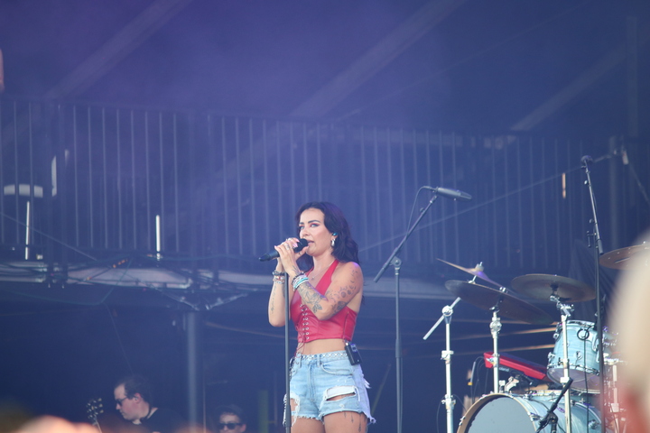 JJ Wilde sings to the crowd on the RBC Stage on July 13, 2024. [Photo by Alexa MacKie/The Charlatan]