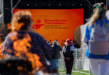 In photos: Parliament Hill marks fifth National Day for Truth and Reconciliation a crowd looks at a stage with a backdrop saying "Remembering the children: National Day for Truth and Reconciliation"
