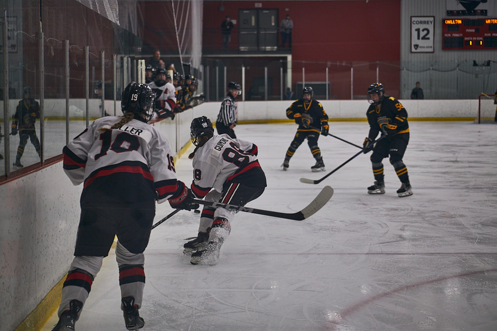 Ravens women’s hockey fall to the Ontario Tech Ridgebacks in overtime
