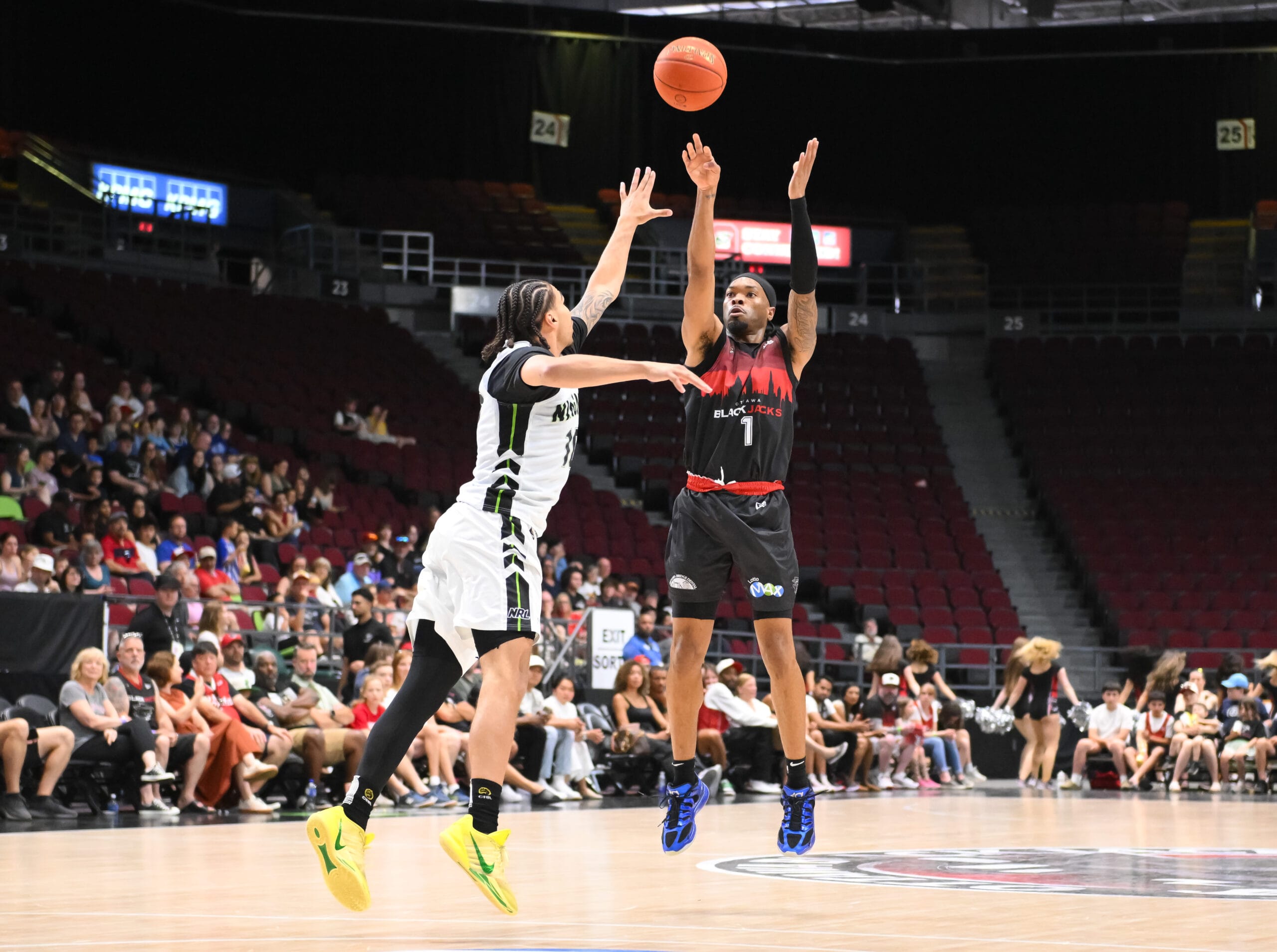 Records fall as BlackJacks dominate River Lions in statement win BlackJacks player Javonte Smart shoots a basket.