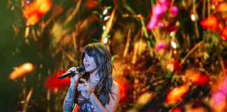 Bluesfest Day 7 review: Ella Langley, Angine de Poitrine unite unlikely crowds Woman sings