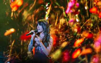 Bluesfest Day 7 review: Ella Langley, Angine de Poitrine unite unlikely crowds Woman sings